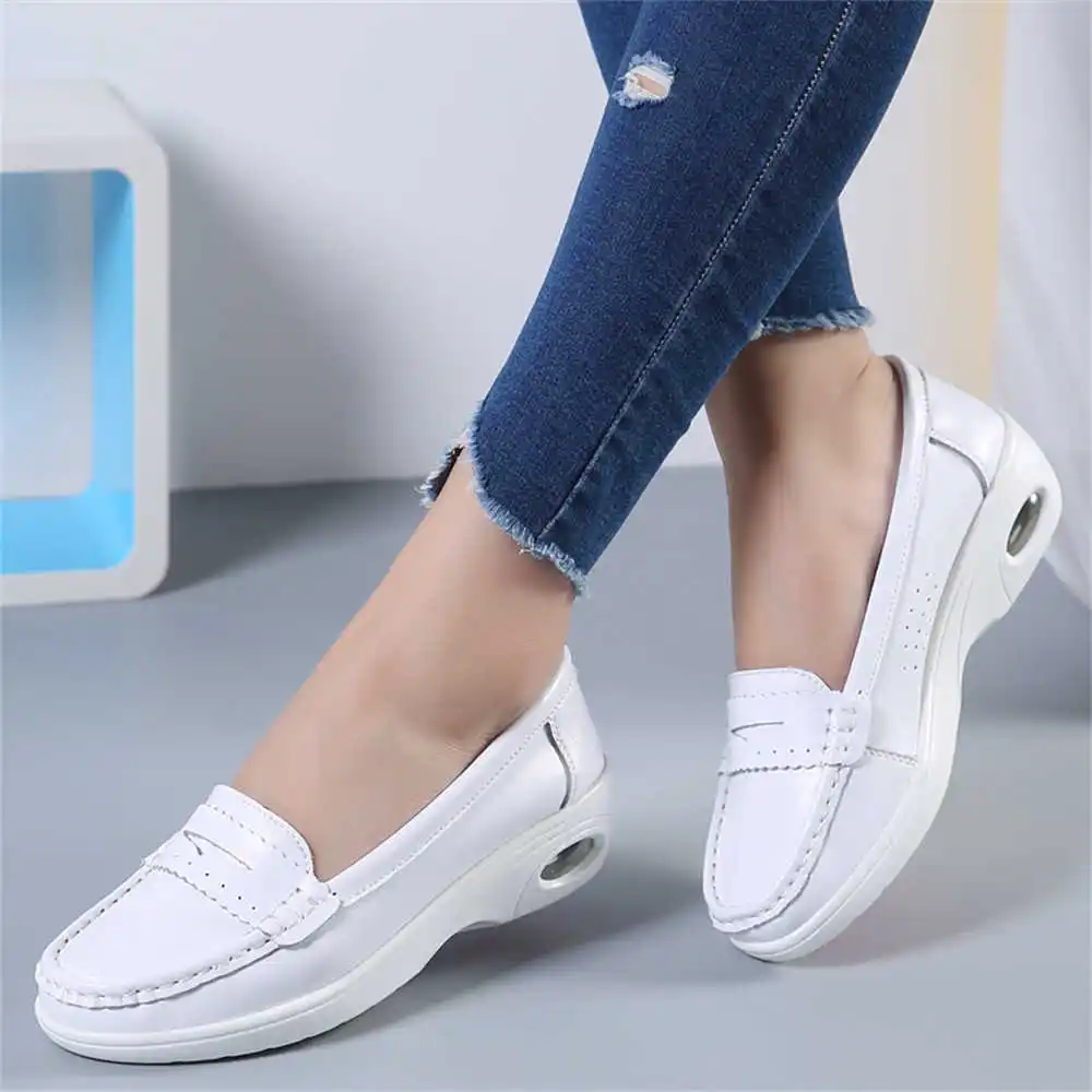 Thick Sole Slipon White Traine - огляд і ціна Men Formal Wear Names